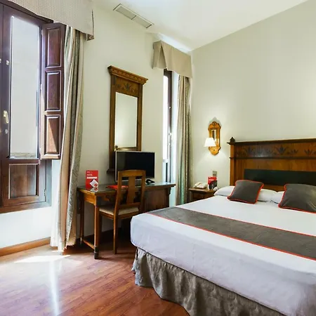 Hotel Plaza Nueva 3*
