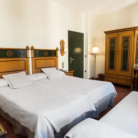 Plaza Nueva Отель 3*