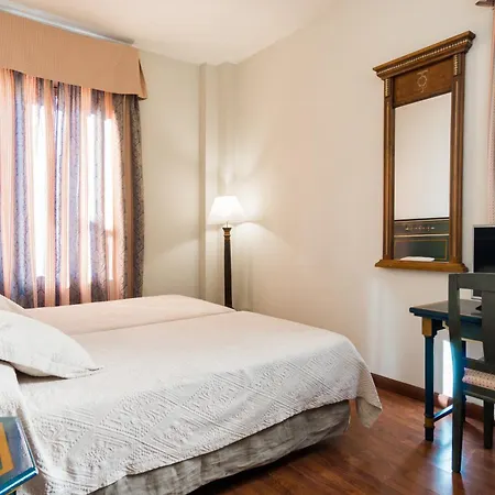 Plaza Nueva Отель 3*